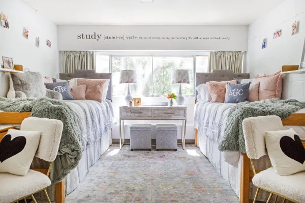 How to create a preppy aesthetic room